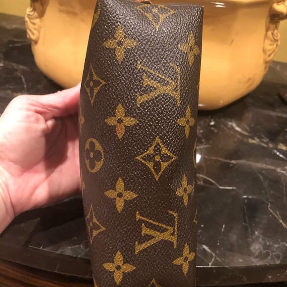 Louis Vuitton cosmetic bag - Picture 3 of 8